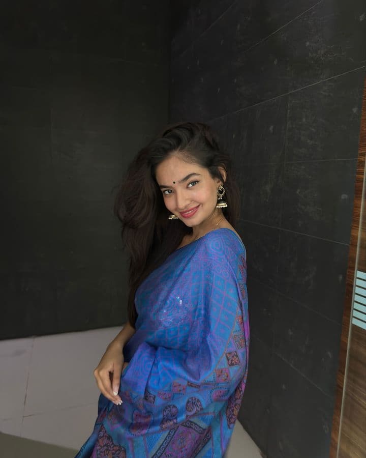 anushkha-sen-hot-blue-saree-photoshoot