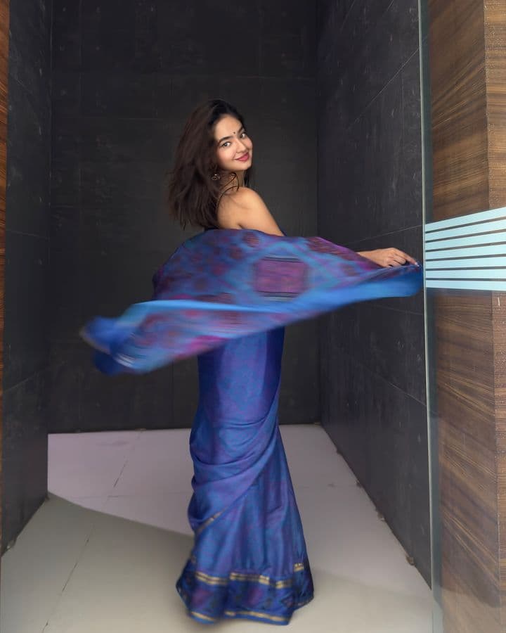 anushkha-sen-hot-blue-saree-photoshoot